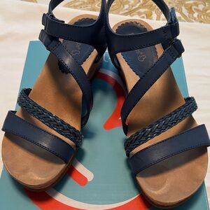 Baretraps Stylish Navy Sandals Size 8